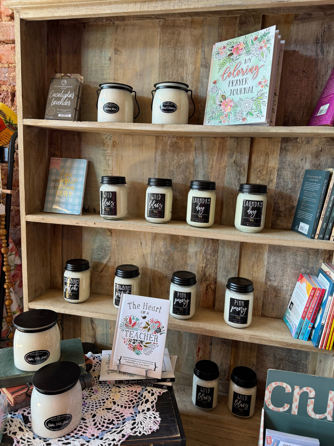 Our Favorite Gifts Under $25 (That She’ll Actually Love)