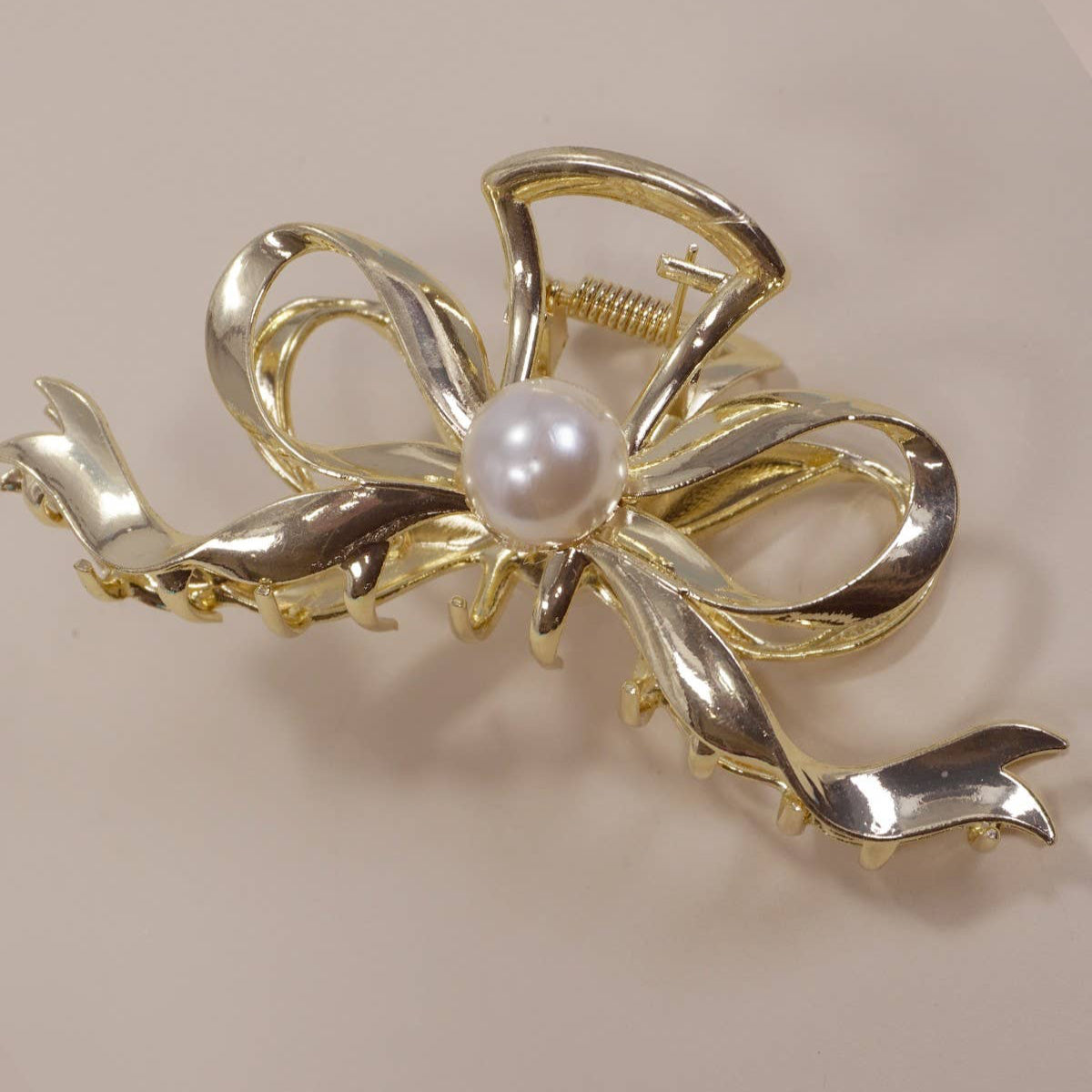 Bow Pearl-Studded Claw Clip