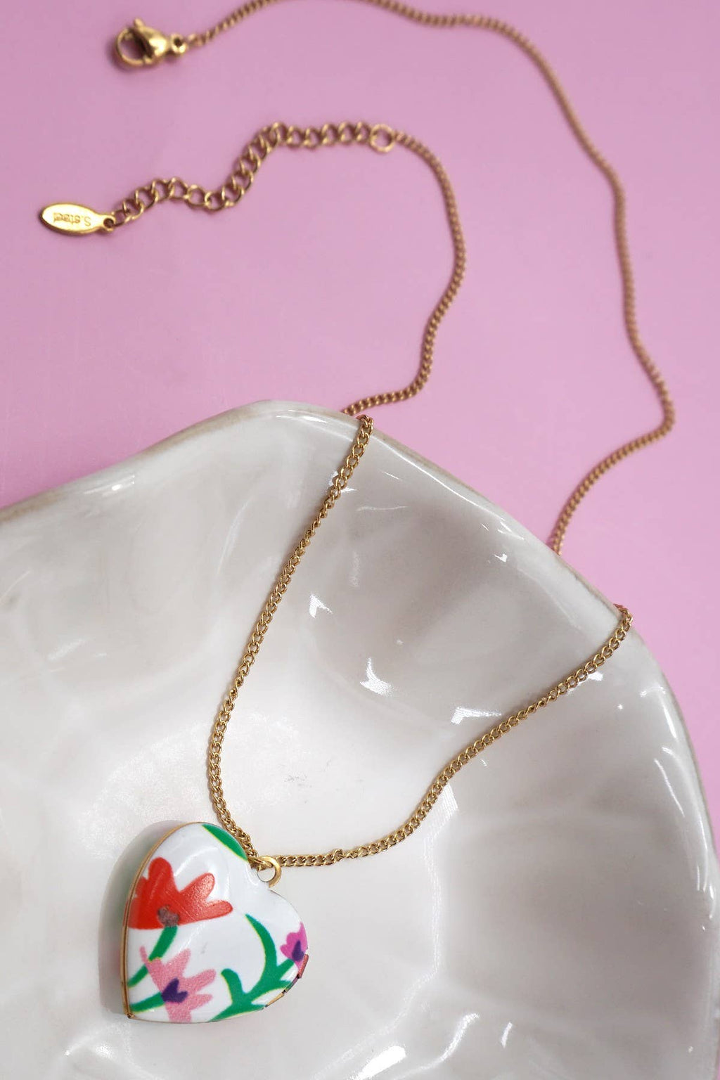 FLOWER LOCKET NECKLACE