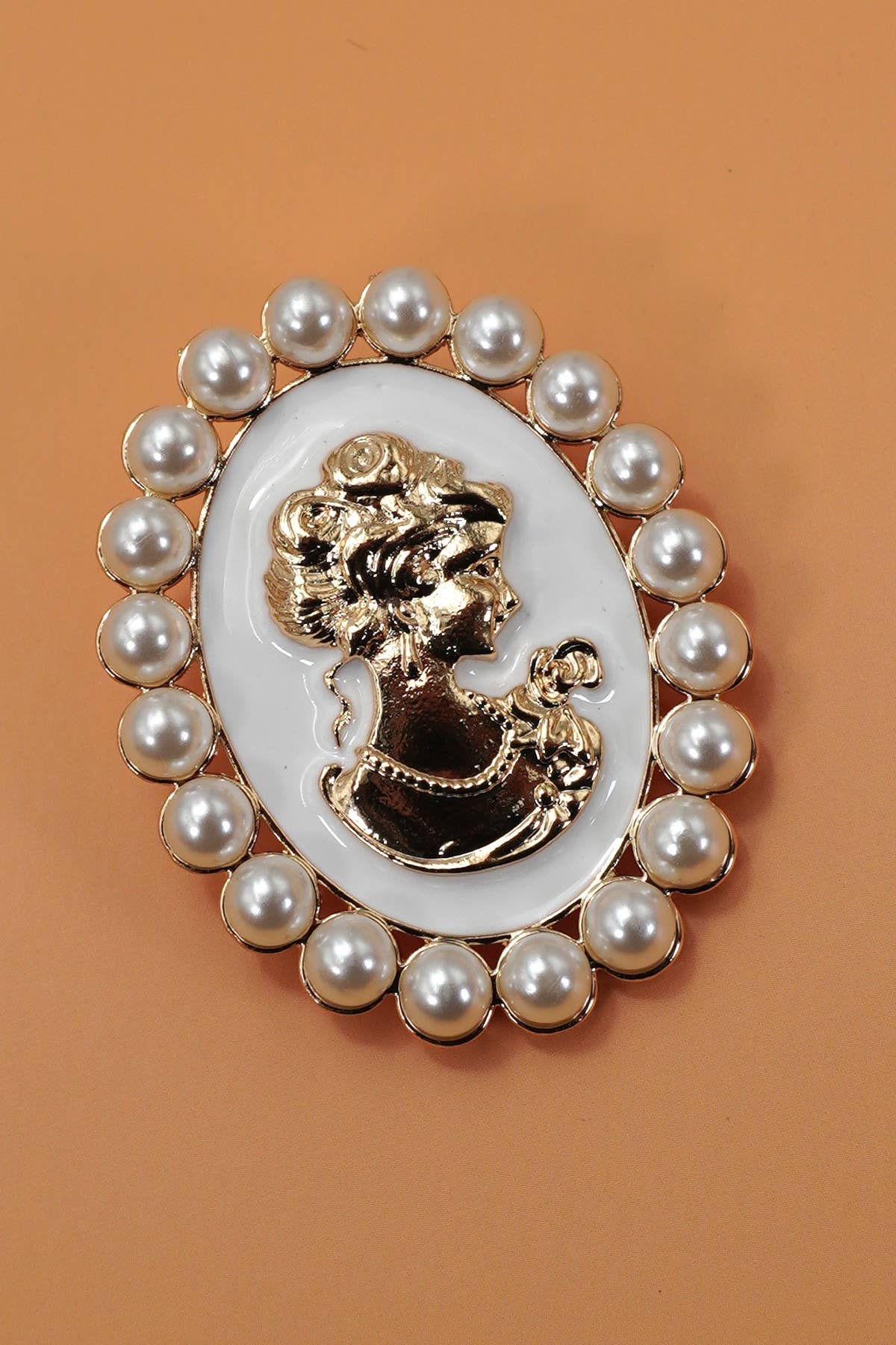 Vintage Queen Cameo Brooch Pin
